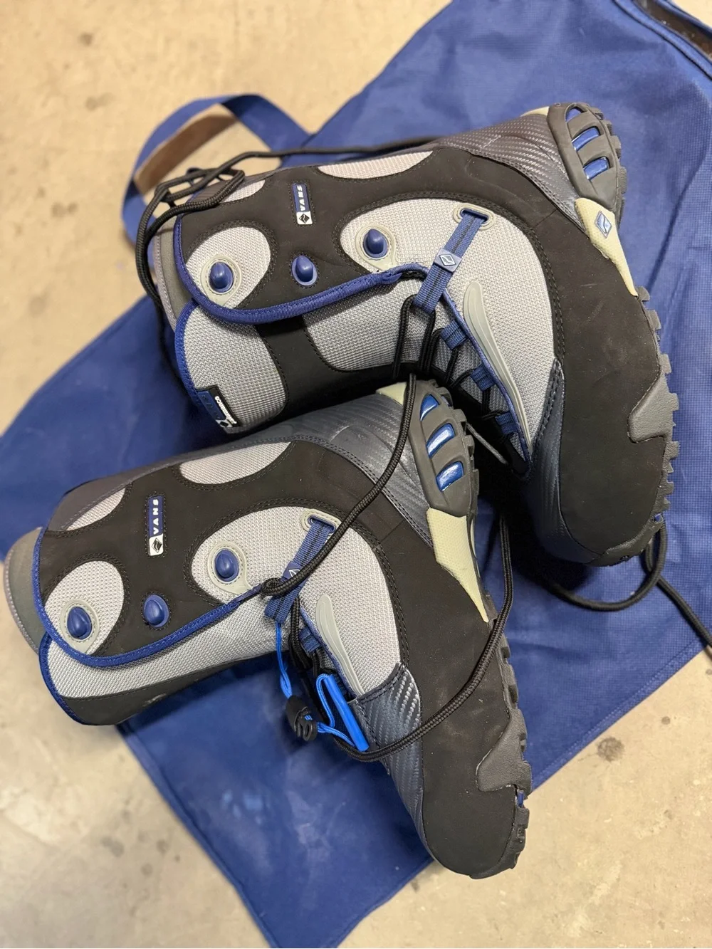 Vans Men's Gray and Blue Snowboard Boots